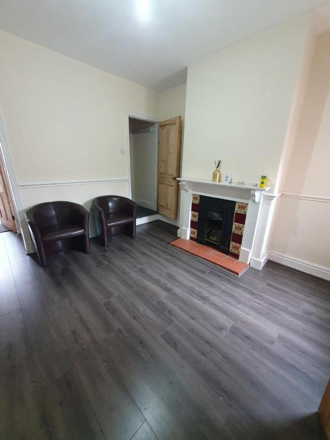 2 Bedroom House - Hopefield Road Лестер Экстерьер фото